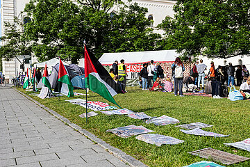 Palästina Camp und Gegenprotest vor der LMU in München
