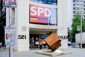 Letzte Generation Farbaktion bei der SPD