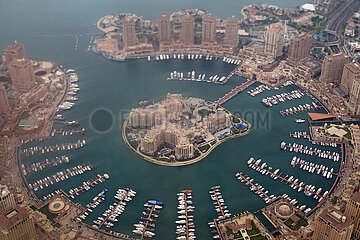 Doha  Katar  Luftbildaufnahme der kuenstlichen Insel The Pearl Island