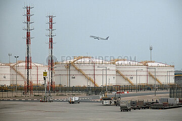 Doha  Katar  Tanklager auf dem Flughafen Hamad International