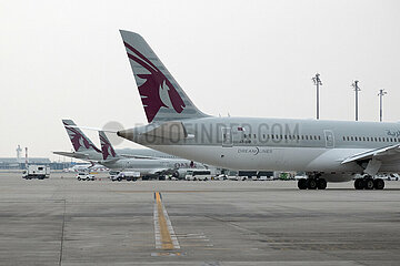 Doha  Katar  Flugzeuge der Qatar Airways auf dem Vorfeld des Flughafen