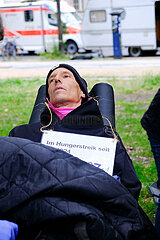Hungerstreik: Wolfgang Metzler-Kick muss ins Krankenhaus gebracht werden