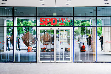 Erneute Letzte Generation Farbaktion bei der SPD