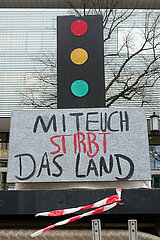 Berlin  Deutschland  Protestplakat gegen die Ampel-Regierung im Rahmen der Protestwoche des Deutschen Bauernverbandes