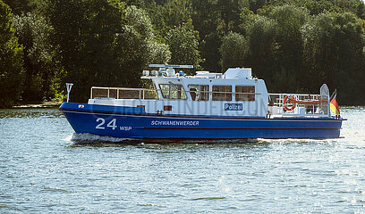 Berlin  Deutschland  Boot der Wasserschutzpolizei 24 WSP Schwanenwerder auf der Havel