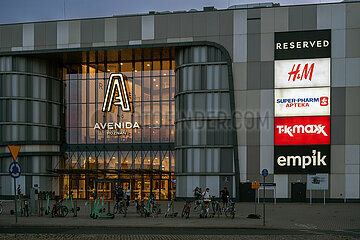 Polen  Poznan - Einkaufszentrum Avenida Poznan  das in einem Gebaeudekomplex mot dem Hauptbahnhof Poznan Glowny befindet