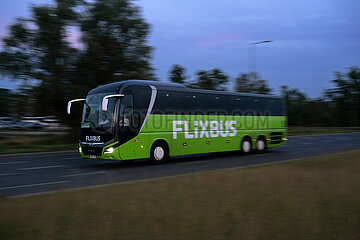 Polen  Poznan - Flixbus verlaesst die Stadt
