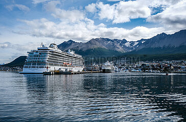 Hafen von Ushuaia  Cerro Martial  Beagle-Kanal  Ushuaia  Feuerland  Argentinien