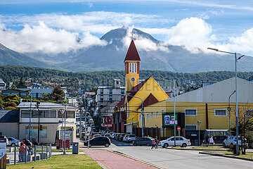 Stadtansicht vor Berglandschaft  Cerro Martial  Ushuaia  Feuerland  Argentinien