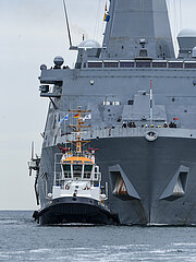 USS New York beim Einlaufen in Kiel