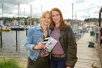 Caroline Hanke & Lena Doerrie am Set von Mordsschwestern in Flensburg