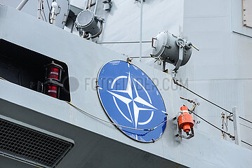 NATO Emblem an der Almirante Juan de Borbón