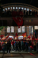 Deutschland  Bremen - Die tuerkische Community feiert das 2:1 der Tuerkei gegen Oesterreich bei der UEFAEURO2024 im Centrum  Hochstrasse am Hauptbahnhof