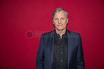 THE DEAD DON`T HURT Premiere