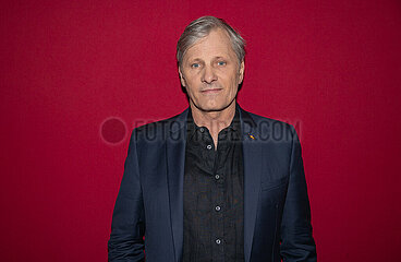 THE DEAD DON`T HURT Premiere