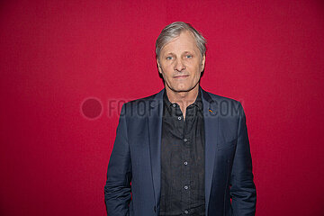 THE DEAD DON`T HURT Premiere