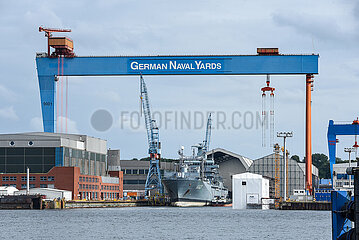 Versorgungsschiff Bonn A 1413 in der Werft in Kiel
