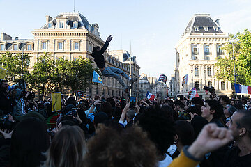 Feier am Place de la Republique zum Wahlsieg der Front Populaire in Frankreich