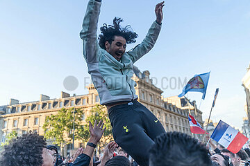 Feier am Place de la Republique zum Wahlsieg der Front Populaire in Frankreich