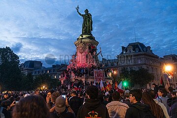 Feier am Place de la Republique zum Wahlsieg der Front Populaire in Frankreich