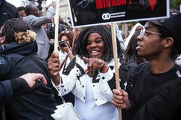 Feier am Place de la Republique zum Wahlsieg der Front Populaire in Frankreich