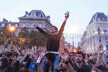 Feier am Place de la Republique zum Wahlsieg der Front Populaire in Frankreich