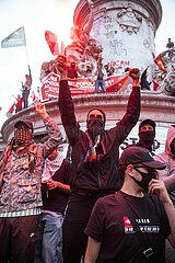 Feier am Place de la Republique zum Wahlsieg der Front Populaire in Frankreich