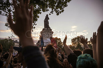 Feier am Place de la Republique zum Wahlsieg der Front Populaire in Frankreich