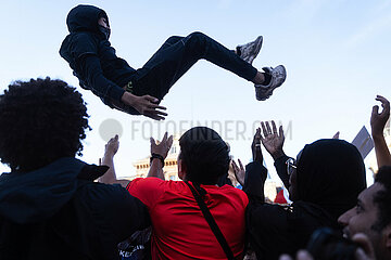 Feier am Place de la Republique zum Wahlsieg der Front Populaire in Frankreich