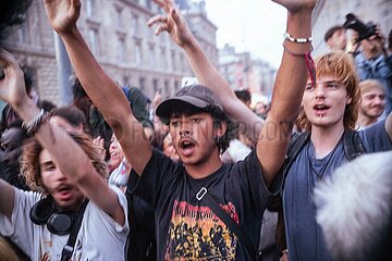 Feier am Place de la Republique zum Wahlsieg der Front Populaire in Frankreich