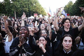 Feier am Place de la Republique zum Wahlsieg der Front Populaire in Frankreich