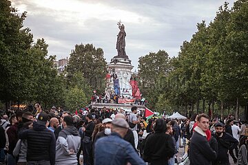 Feier am Place de la Republique zum Wahlsieg der Front Populaire in Frankreich