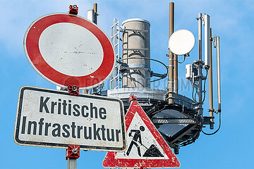 Symbolische Schilder Kritische Infrastruktur