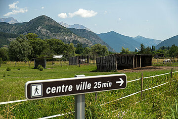 Frankreich  Veynes - Richtungsschild zum Stadtzentrum (centre ville) des Ortes in den Alpen