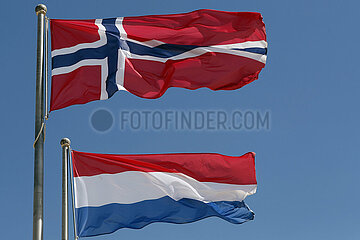 Doha  Katar  Nationalfahnen der Niederlande und von Norwegen