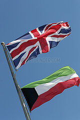 Doha  Katar  Nationalfahnen von Kuwait und Grossbritannien