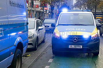 Berlin  Deutschland  Polizeiauto im Einsatz