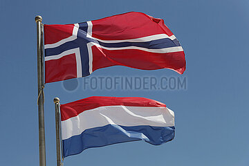 Doha  Katar  Nationalfahnen der Niederlande und von Norwegen