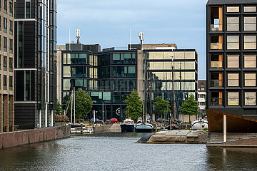 Niederlande  Amsterdam - Jachthafen und Bueros in IJburg  im Zuge des Wohnungsbauprogramm VINEX neu entstandener Stadtteil im Osten der Stadt dem Meer abgetrotzt