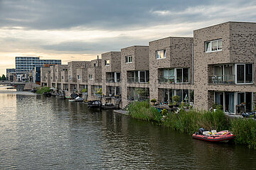 Niederlande  Amsterdam - IJburg  im Zuge des Wohnungsbauprogramm VINEX neu entstandener Stadtteil im Osten der Stadt dem Meer abgetrotzt