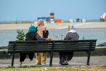 Niederlande  Amsterdam - IJburg  im Zuge des Wohnungsbauprogramm VINEX neu entstandener Stadtteil im Osten der Stadt dem Meer (im Foto das IJmeer) abgetrotzt