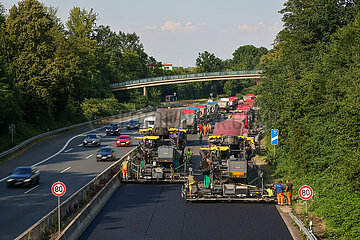 Strassenbau  Sanierung der Autobahn A52  Essen  Nordrhein-Westfalen  Deutschland