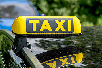 Taxi Schild - Symbolfoto