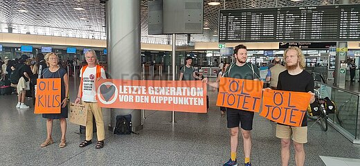 Letzte Generation Kundgebung am Flughafen Hannover