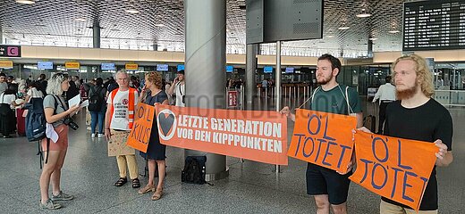 Letzte Generation Kundgebung am Flughafen Hannover