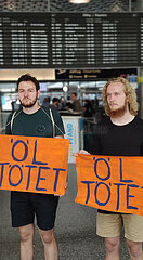 Letzte Generation Kundgebung am Flughafen Hannover