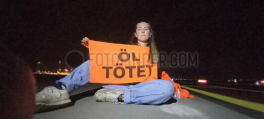 Letzte Generation blockiert Flughafen Leipzig / Halle