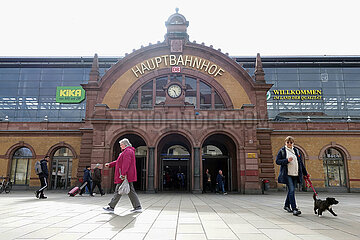 Erfurt  Deutschland  Portal des Hauptbahnhofs am Willi-Brandt-Platz