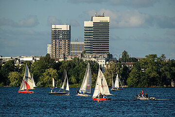 Deutschland  Hamburg - Segelboote auf der Aussenalster