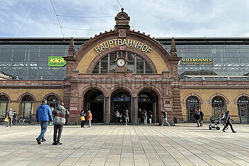 Erfurt  Deutschland  Portal des Hauptbahnhofs am Willi-Brandt-Platz